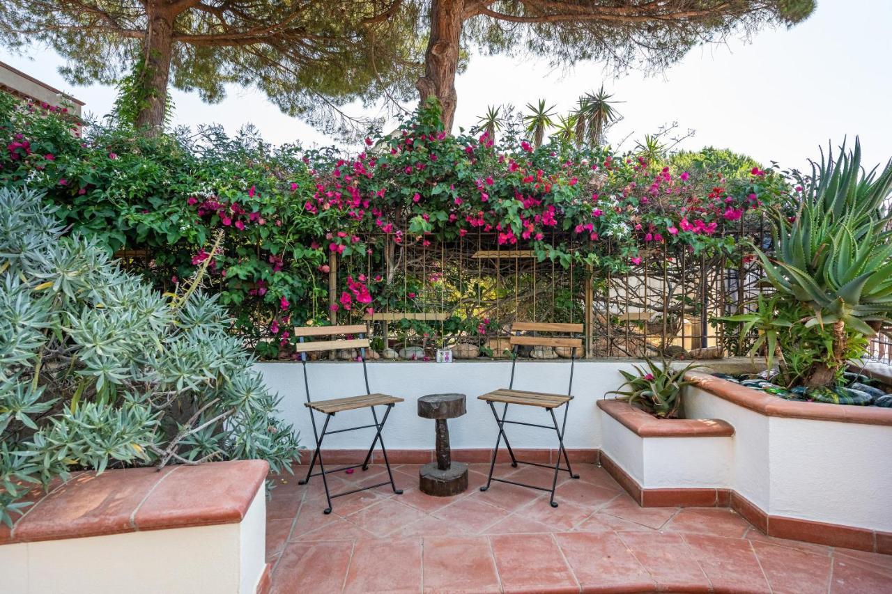 La Casa Davanti Al Mare 夸尔图-圣埃莱娜 外观 照片